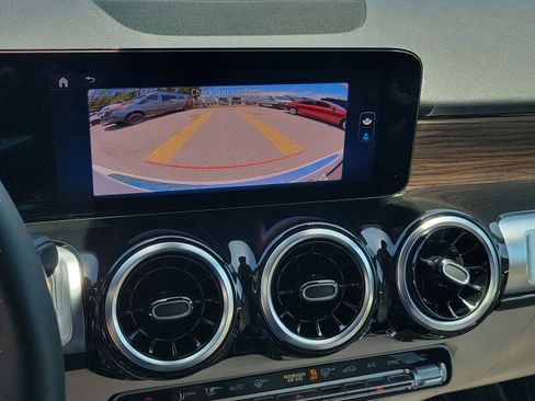 Used 2026 Mercedes-Benz GLB 250 image 28