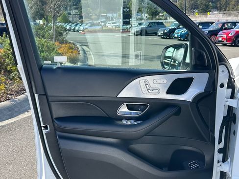 Used 2024 Mercedes-Benz GLE 450e 4MATIC image 11