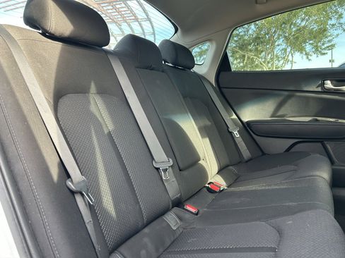 Used 2018 Kia Optima LX w/ 17" Alloy Wheels Package image 15