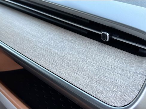 Used 2025 Volkswagen ID. Buzz 1st Edition image 36