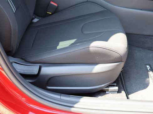 New 2025 Hyundai Elantra Sport image 11