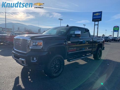 Used 2016 GMC Sierra 2500 Denali w/ Duramax Plus Package image 3
