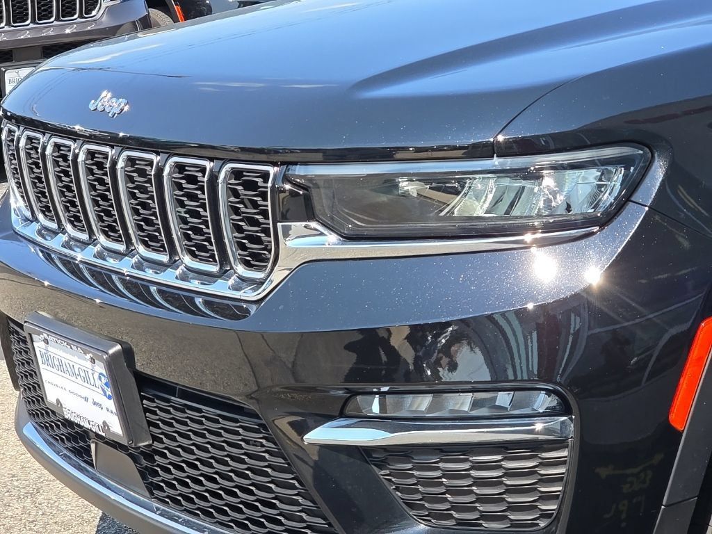 Used 2023 Jeep Grand Cherokee Limited AWD/4WD image 6