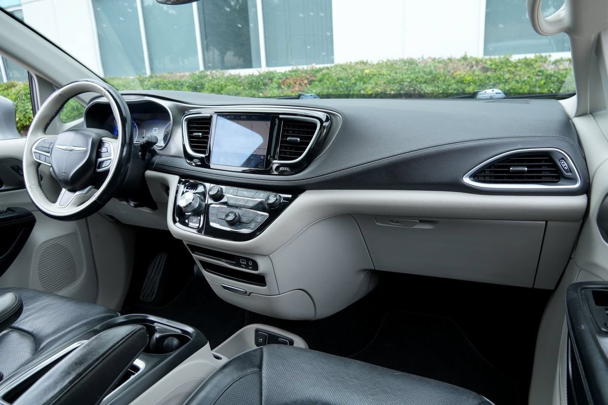 Used 2018 Chrysler Pacifica Limited FWD image 7