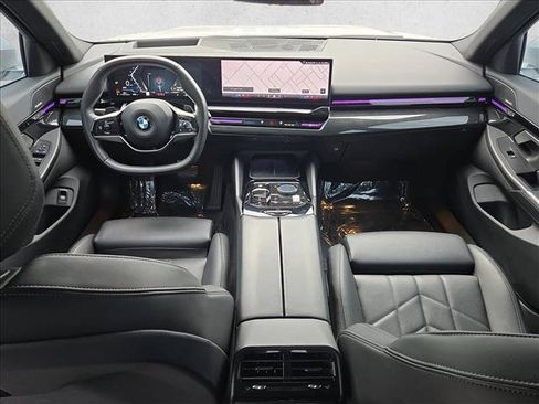 Used 2025 BMW 530i w/ Premium Package RWD image 19