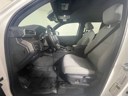 Certified 2025 Toyota Tacoma SR5 AWD/4WD image 9