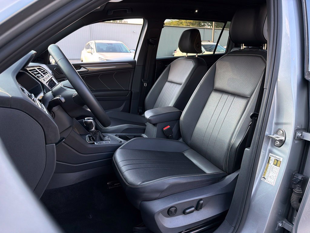 Used 2023 Volkswagen Tiguan SE R-Line FWD image 16