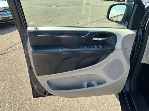 Used 2016 Dodge Grand Caravan SE FWD image 16