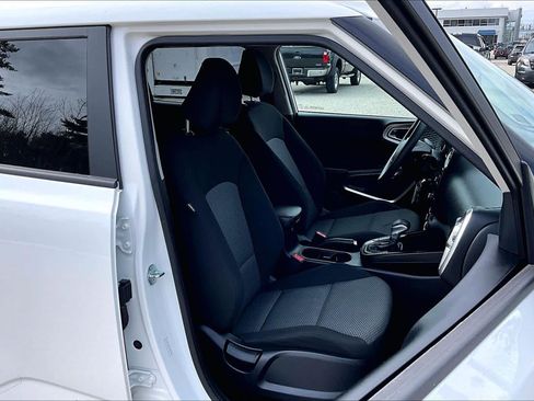 Used 2023 Kia Soul LX w/ LX Technology Package image 8