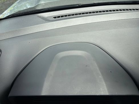 Used 2025 Hyundai Venue SEL FWD image 33