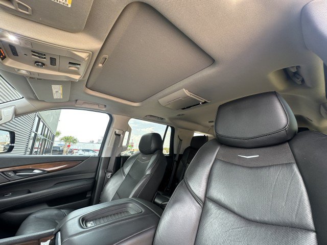 Used 2020 Cadillac Escalade Premium Luxury AWD/4WD image 13