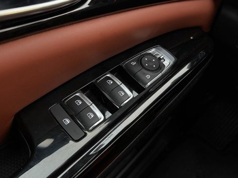 Used 2022 Kia Carnival SX image 11