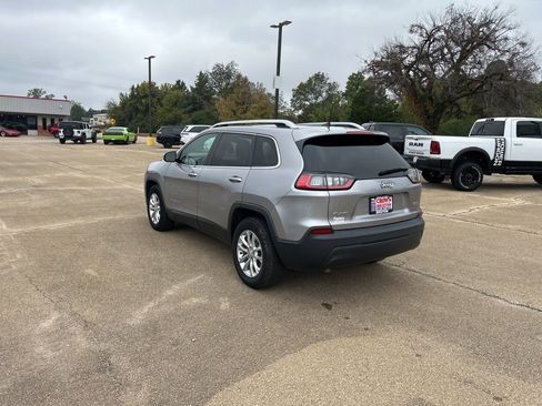 Used 2019 Jeep Cherokee Latitude w/ Popular Appearance Group image 3