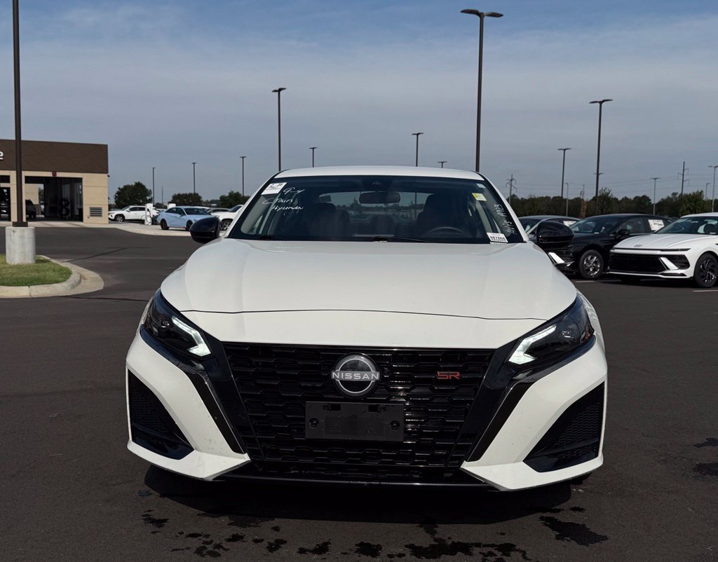 Used 2025 Nissan Altima 2.5 SR FWD image 2