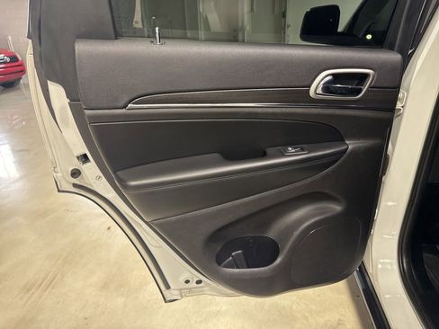 Used 2018 Jeep Grand Cherokee Limited image 31