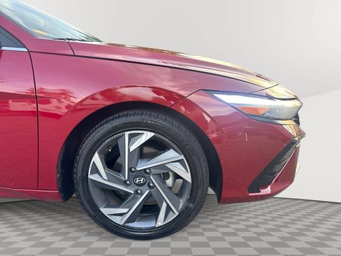 Used 2025 Hyundai Elantra SEL FWD image 31