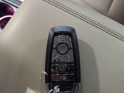 Used 2021 Lincoln Corsair FWD image 32