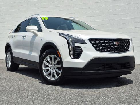 Used 2019 Cadillac XT4 Luxury w/ Cold Weather Package AWD/4WD image 2