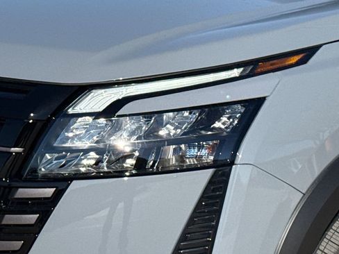 New 2026 Nissan Pathfinder Platinum image 5