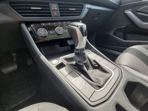 Used 2024 Volkswagen Jetta SE FWD image 15