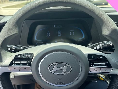Certified 2025 Hyundai Elantra SE FWD image 8
