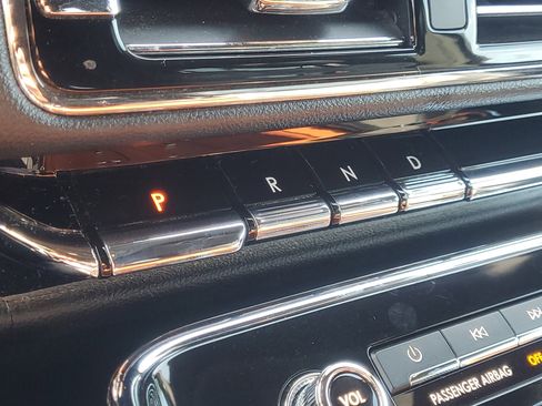 Used 2019 Lincoln Navigator Select w/ Technology Package image 29