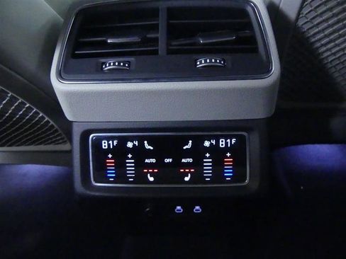 Used 2024 Audi Q8 e-tron Prestige image 27