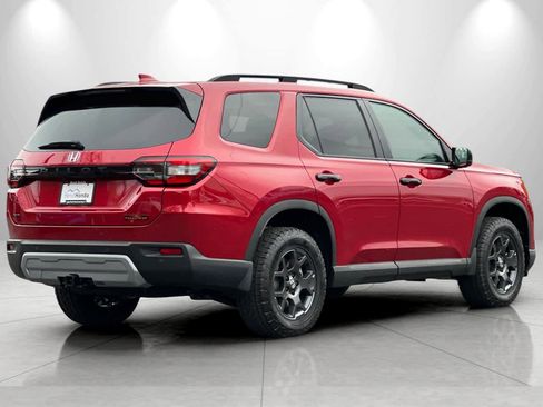 New 2025 Honda Pilot TrailSport image 2