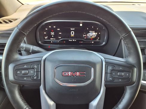 Used 2023 GMC Yukon XL SLT w/ SLT Premium Package image 12