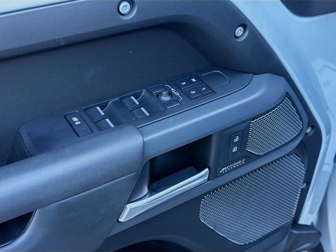 Used 2023 Land Rover Defender 110 X image 22
