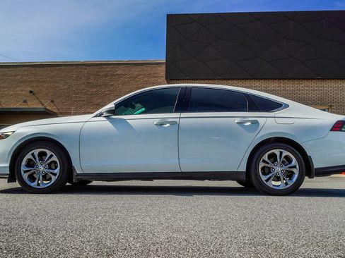 Used 2023 Honda Accord EX image 9
