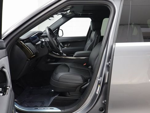 Used 2025 Land Rover Range Rover Sport SE image 5
