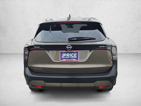 Used 2025 Nissan Kicks SV image 6