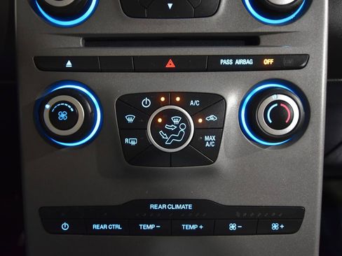 Used 2018 Ford Flex SE FWD image 21