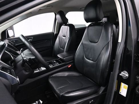 Used 2019 Ford Edge Titanium image 11