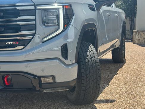 Used 2024 GMC Sierra 1500 AT4 w/ Technology Package AWD/4WD image 3