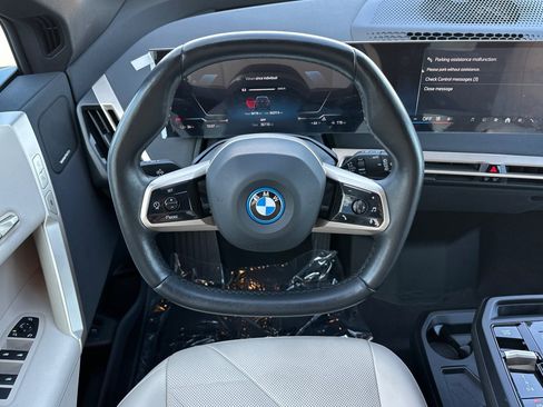 Used 2024 BMW iX xDrive50 w/ Sport Package AWD/4WD image 31