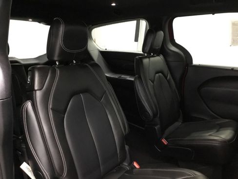 Used 2025 Chrysler Pacifica Select FWD image 39