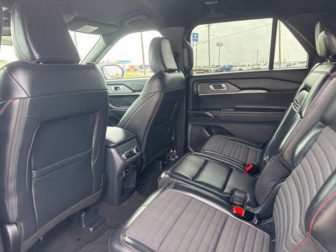 Used 2025 Ford Explorer ST-Line w/ ST-Line Street Pack AWD/4WD image 24