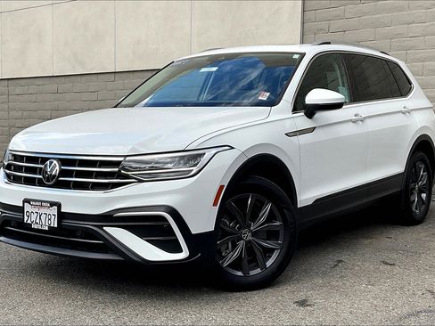 Certified 2022 Volkswagen Tiguan SE w/ Panoramic Sunroof Package image 12