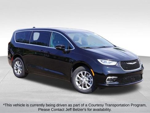New 2026 Chrysler Pacifica Select AWD/4WD image 1