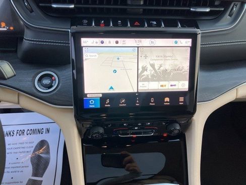 Certified 2022 Jeep Grand Cherokee Limited w/ Luxury Tech Group II image 17