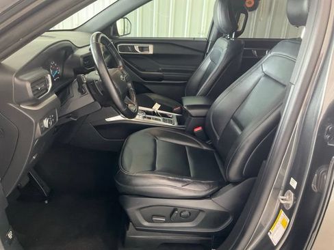Used 2020 Ford Explorer XLT w/ Equipment Group 202A RWD image 3