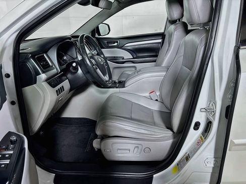 Used 2019 Toyota Highlander XLE w/ Protection Package #3 FWD image 11