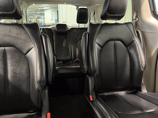 Used 2024 Chrysler Pacifica Limited FWD image 12