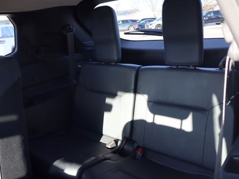 Used 2025 Mitsubishi Outlander SE image 12