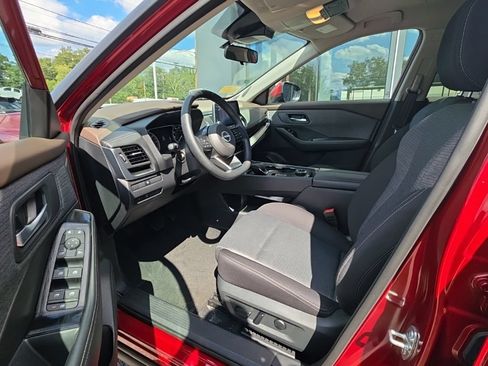 Used 2023 Nissan Rogue SV AWD/4WD image 9