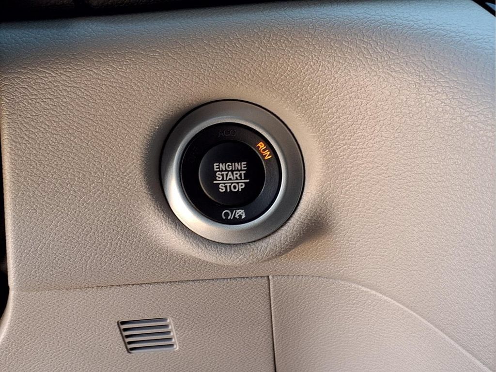 Used 2023 Chrysler Voyager LX FWD image 16