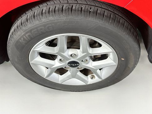 Used 2025 Kia Soul LX w/ LX Technology Package FWD image 11