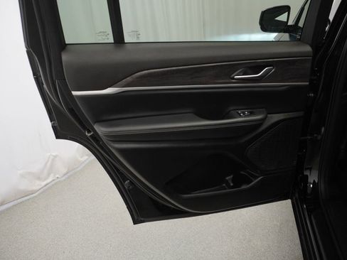 Used 2023 Jeep Grand Cherokee L Limited image 41